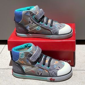 NWT See Kai Run Toddler Dane high top sneakers in grey